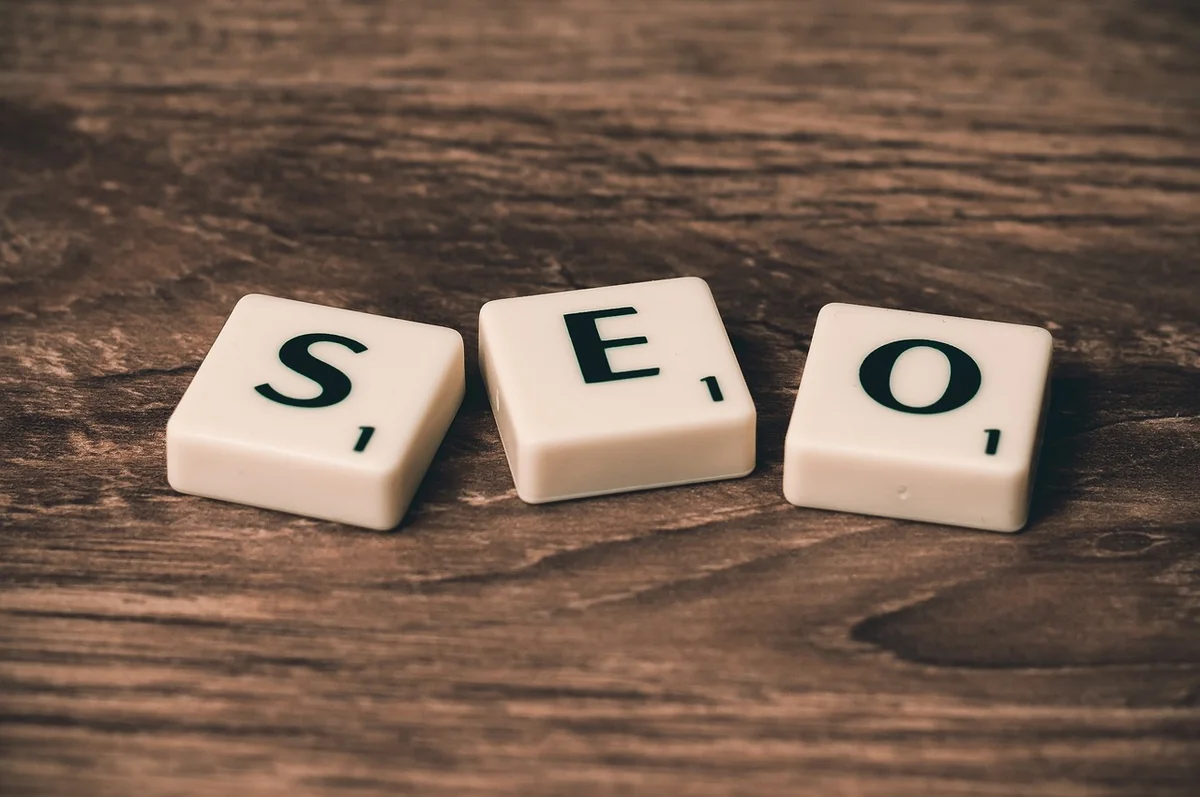 Stratégie de contenu : comment utiliser les réseaux sociaux pour tester vos thèmes SEO