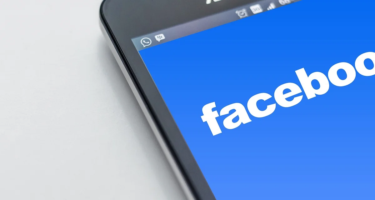 Comment les réseaux sociaux influencent le SEO de votre site en 2026